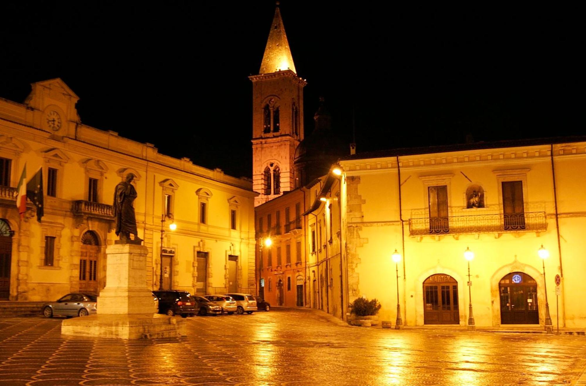 Manhattan Village Hotel Sulmona Exterior foto