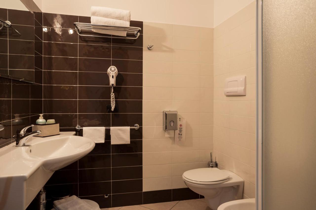 Manhattan Village Hotel Sulmona Exterior foto