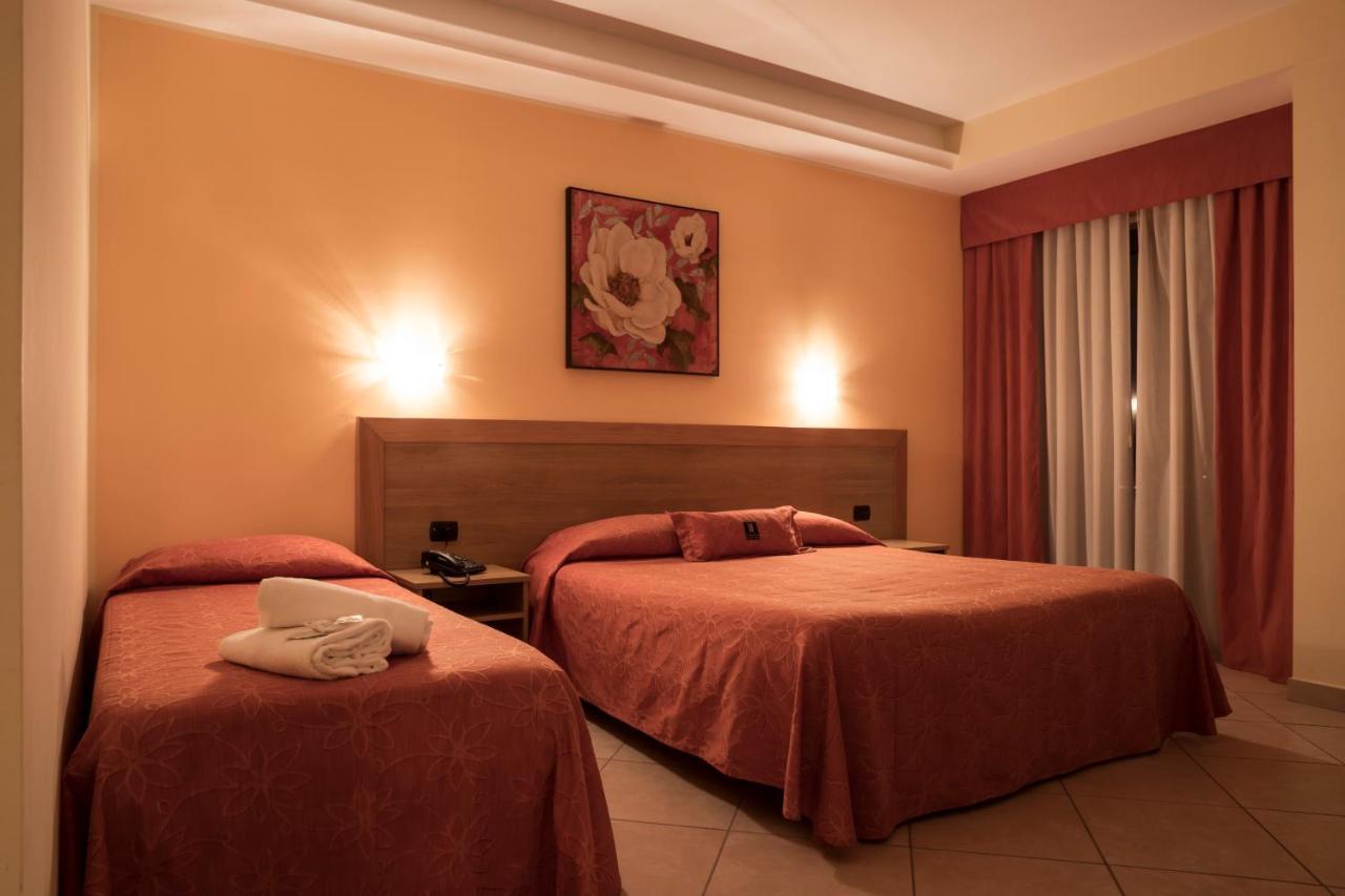 Manhattan Village Hotel Sulmona Exterior foto